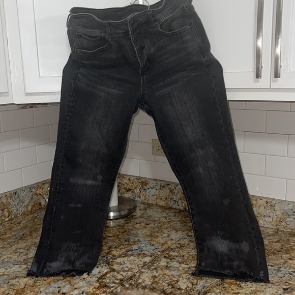 American Eagle Size 10 short, Super Stretch, black distressed cropped jeans - Picture 4 of 5